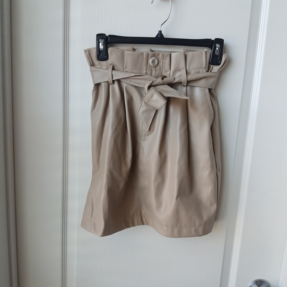Kendall & Kylie Tan High Waist Shorts Size Small - Picture 1 of 4
